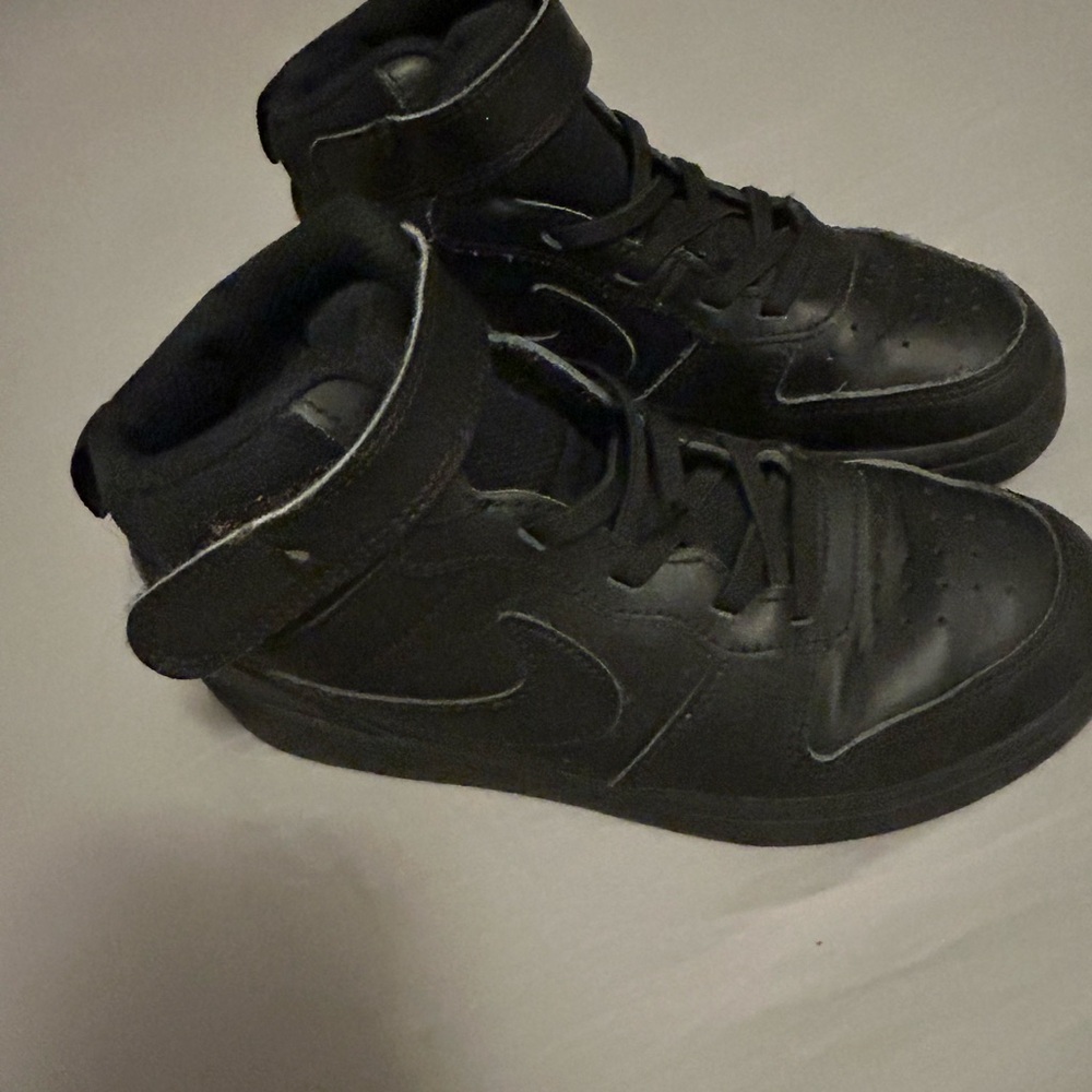 Nike court borough mid 2